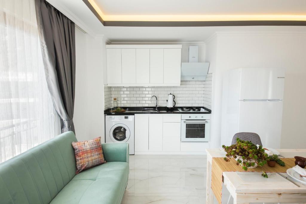 A kitchen or kitchenette at Cedrus Suites