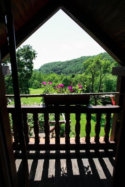Balkon ili terasa u objektu Na Okić - a private forest oasis