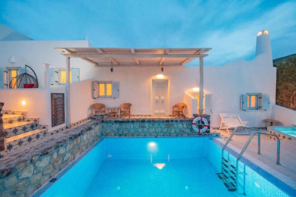 Bazén v ubytování Starlight Luxury Seaside Villa & Suites nebo v jeho okolí