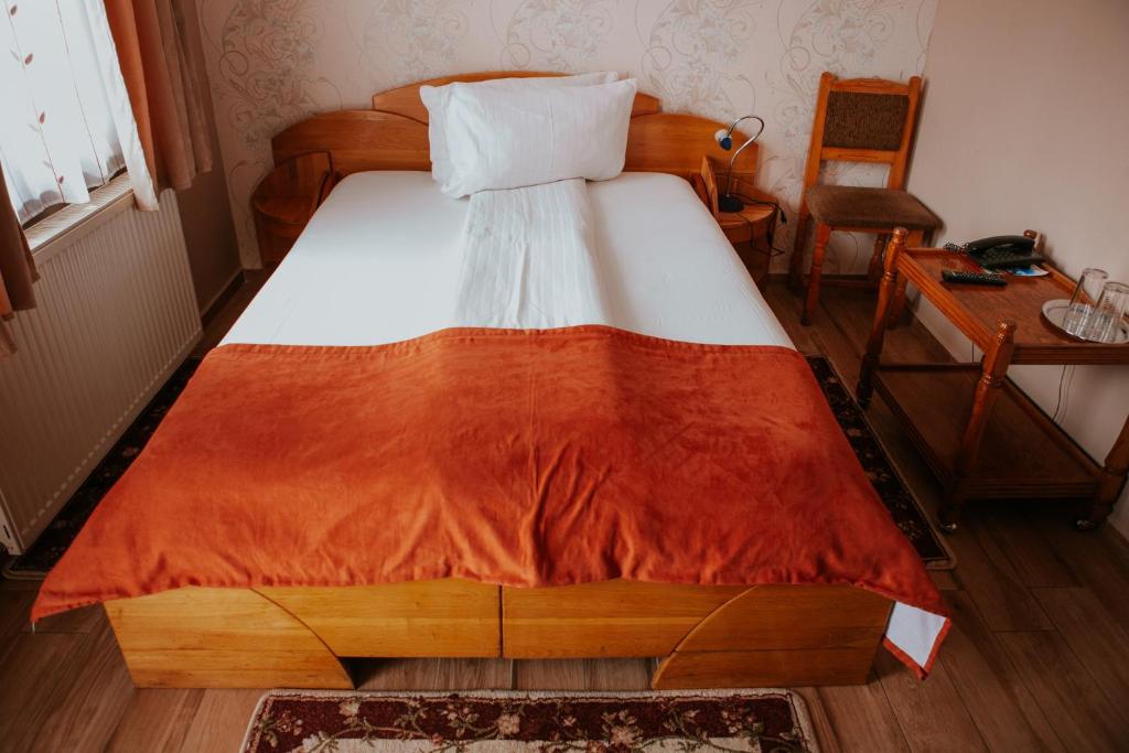 Postel nebo postele na pokoji v ubytování Hotel-Restaurant Milenium