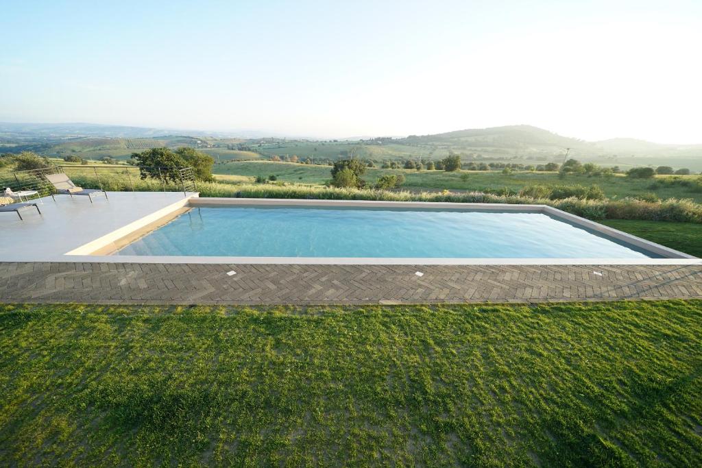 an overhead view of a swimming pool in a field at Marrucheti 82 in Campagnatico