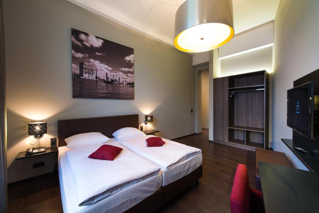 Postel nebo postele na pokoji v ubytování Hotel Volksschule