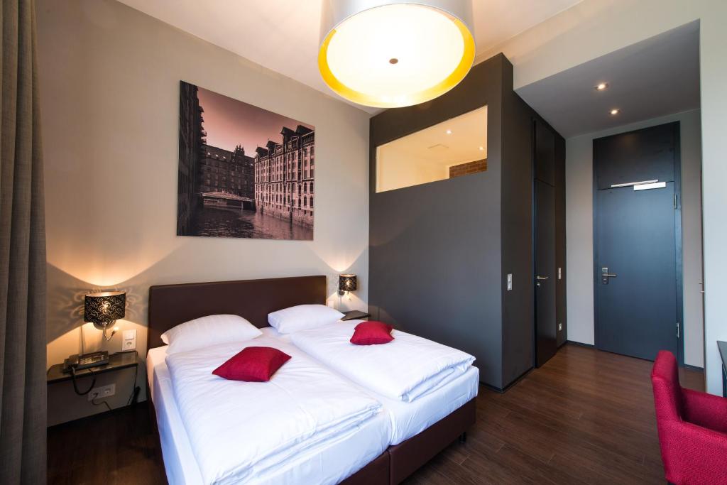 Postel nebo postele na pokoji v ubytování Hotel Volksschule