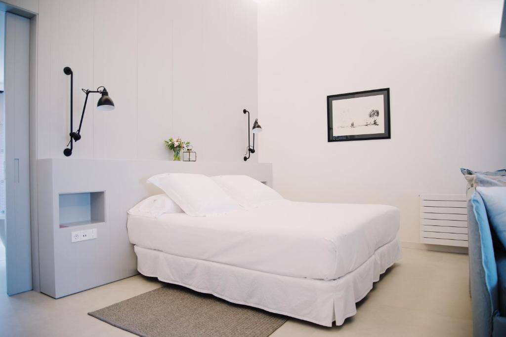 Postel nebo postele na pokoji v ubytování Mas Falgarona Hotel Boutique & SPA