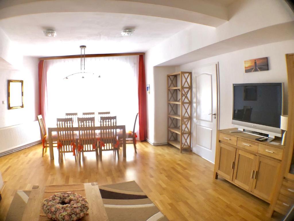 TV a/nebo společenská místnost v ubytování Apartment zur Brücke