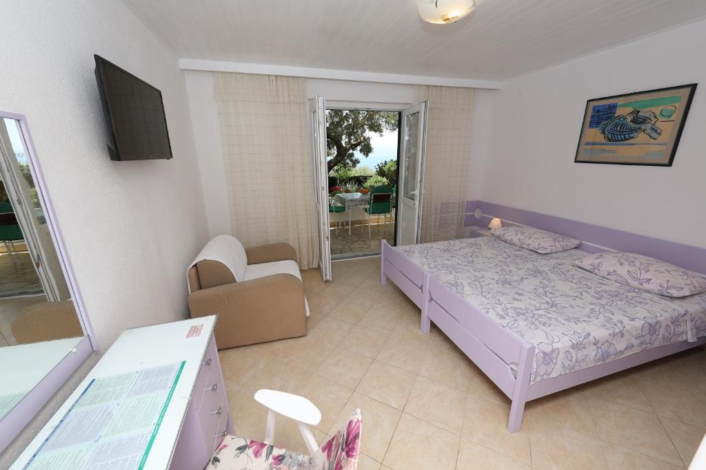Rúm í herbergi á Ribičić Guesthouse