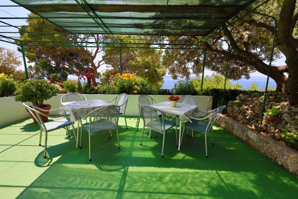 Garður fyrir utan Ribičić Guesthouse