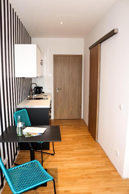 Kuchyň nebo kuchyňský kout v ubytování Das Fischer Boardinghouse BW