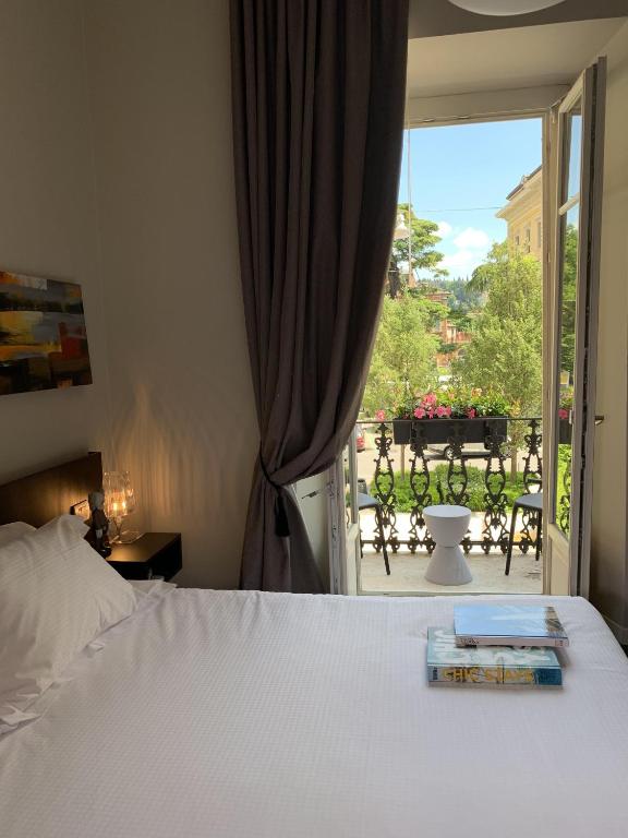 Postel nebo postele na pokoji v ubytování Bue Nero Suites Verona