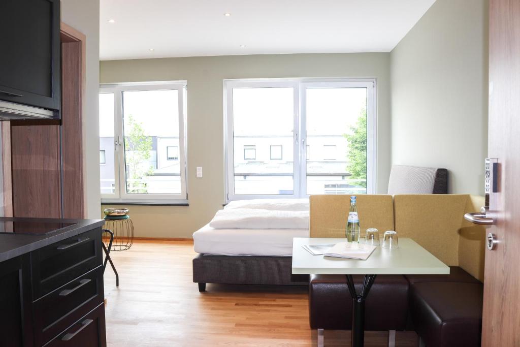 Postel nebo postele na pokoji v ubytování Das Fischer Boardinghouse BW