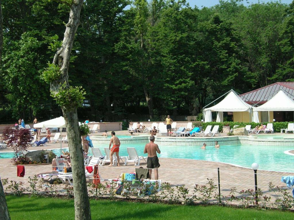 Bazén v ubytování Anthares World Resort nebo v jeho okolí