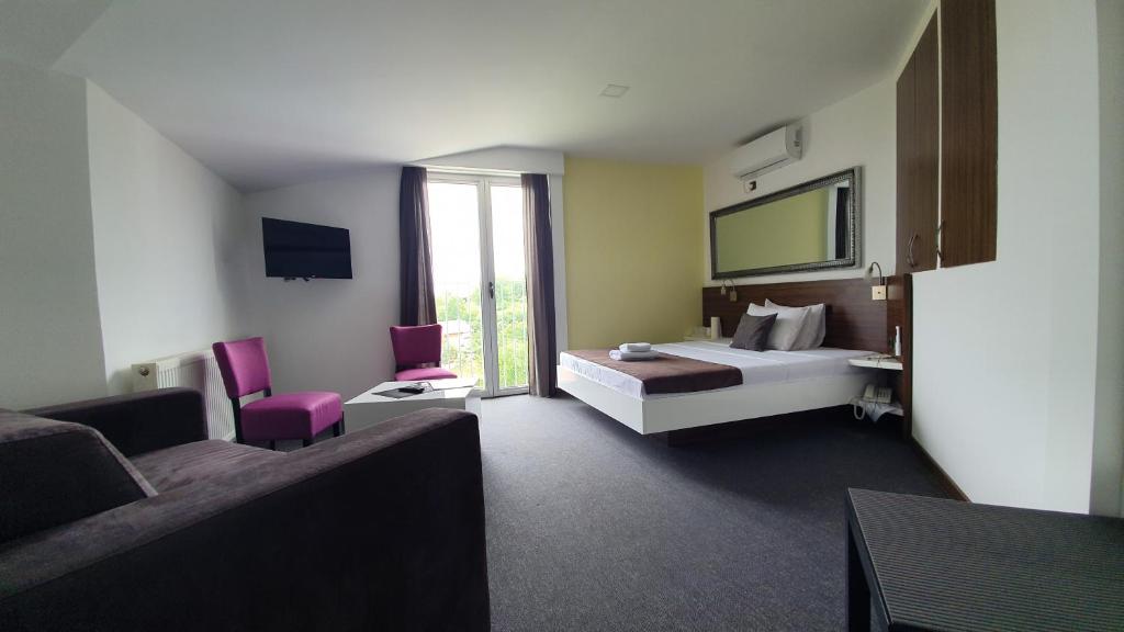 Postel nebo postele na pokoji v ubytování Garni Hotel Niš City View