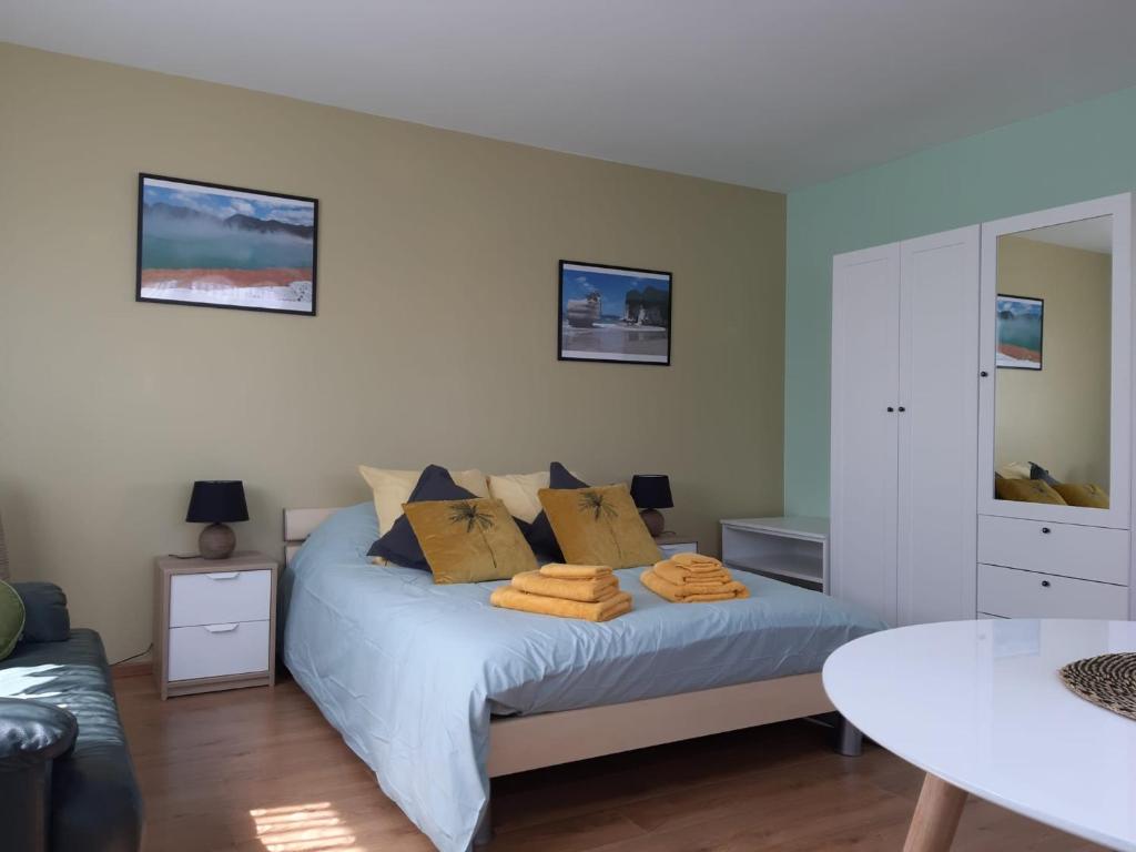 Postel nebo postele na pokoji v ubytování COSY B&B 2B