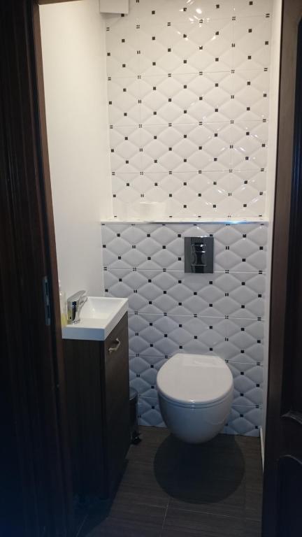 Ένα μπάνιο στο cute rooms near the centrum