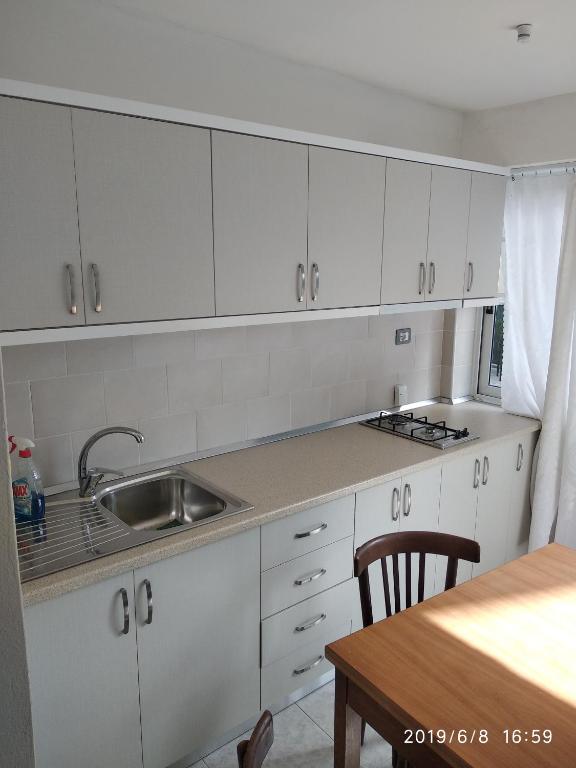 Kuchyň nebo kuchyňský kout v ubytování Casa Prifti