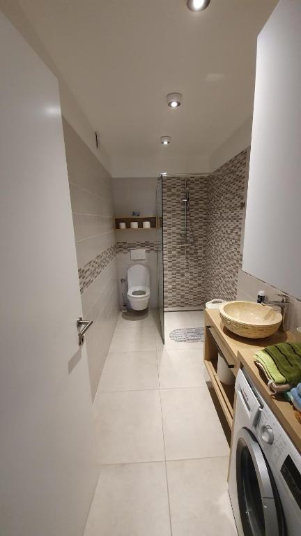 Ein Badezimmer in der Unterkunft Apartman Mateo