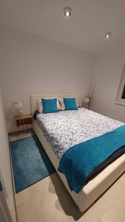 Ein Bett oder Betten in einem Zimmer der Unterkunft Apartman Mateo