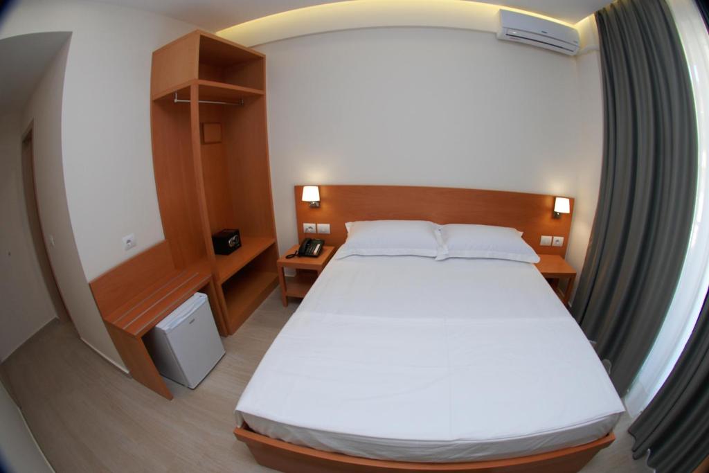 Postel nebo postele na pokoji v ubytování Hotel Ari 2