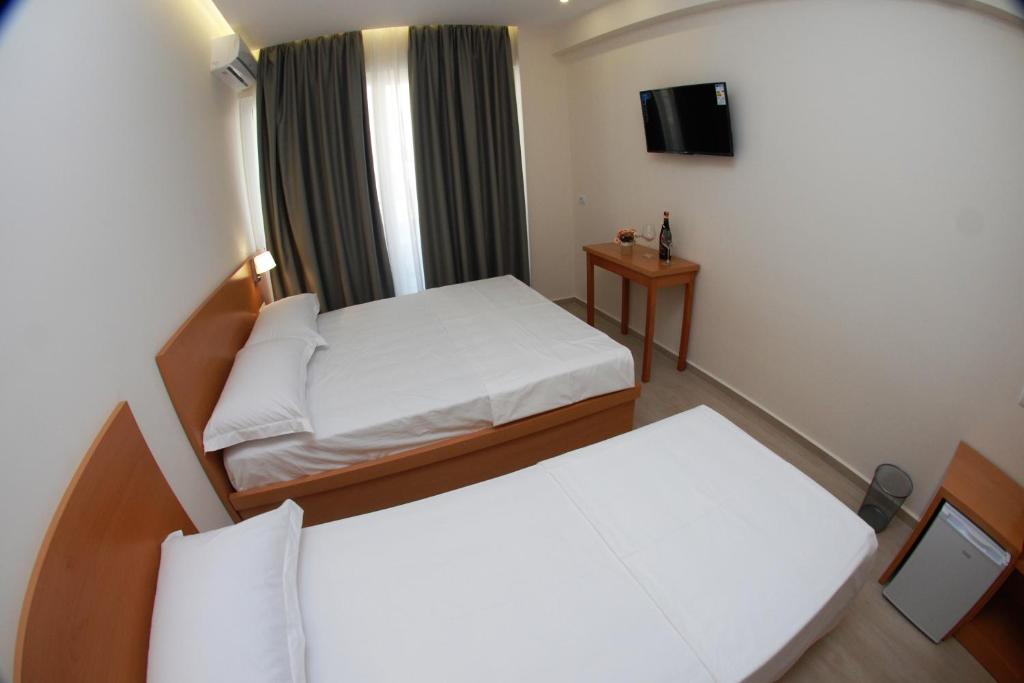 Postel nebo postele na pokoji v ubytování Hotel Ari 2