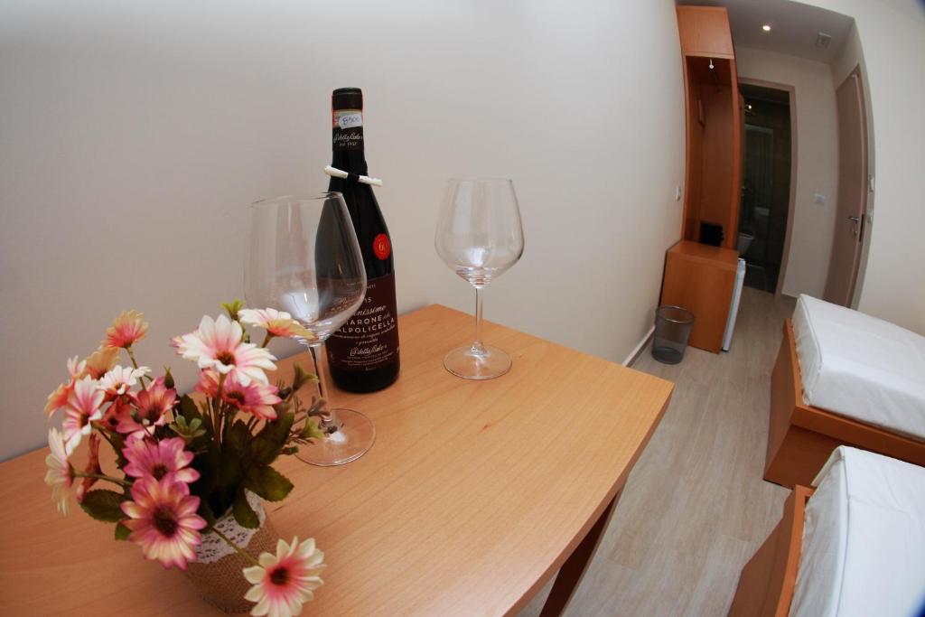 Nápoje v ubytování Hotel Ari 2