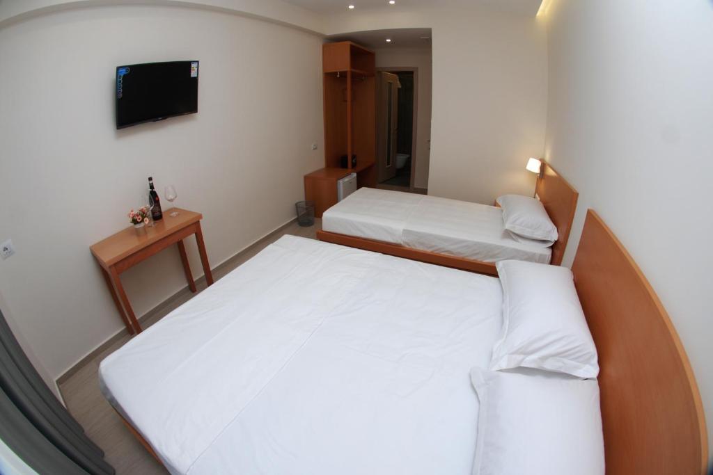 Postel nebo postele na pokoji v ubytování Hotel Ari 2