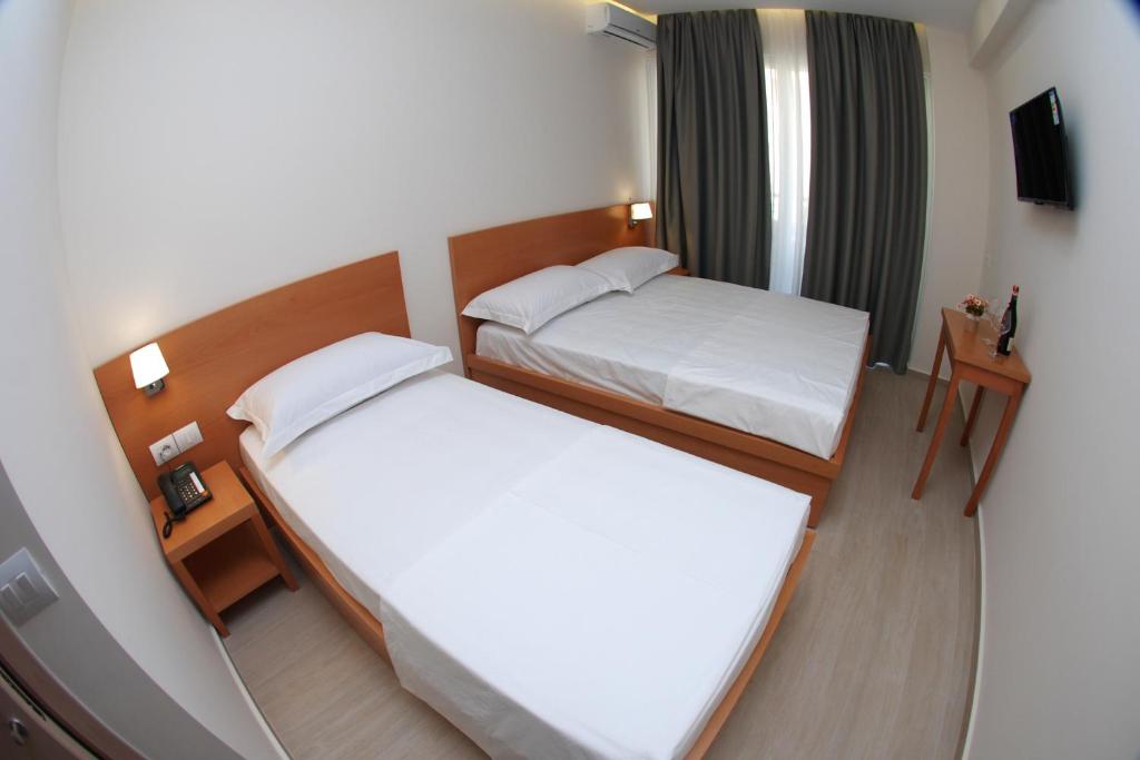 Postel nebo postele na pokoji v ubytování Hotel Ari 2