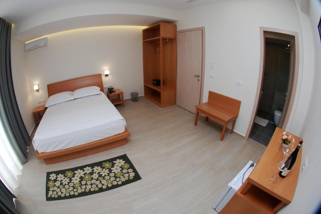 Postel nebo postele na pokoji v ubytování Hotel Ari 2