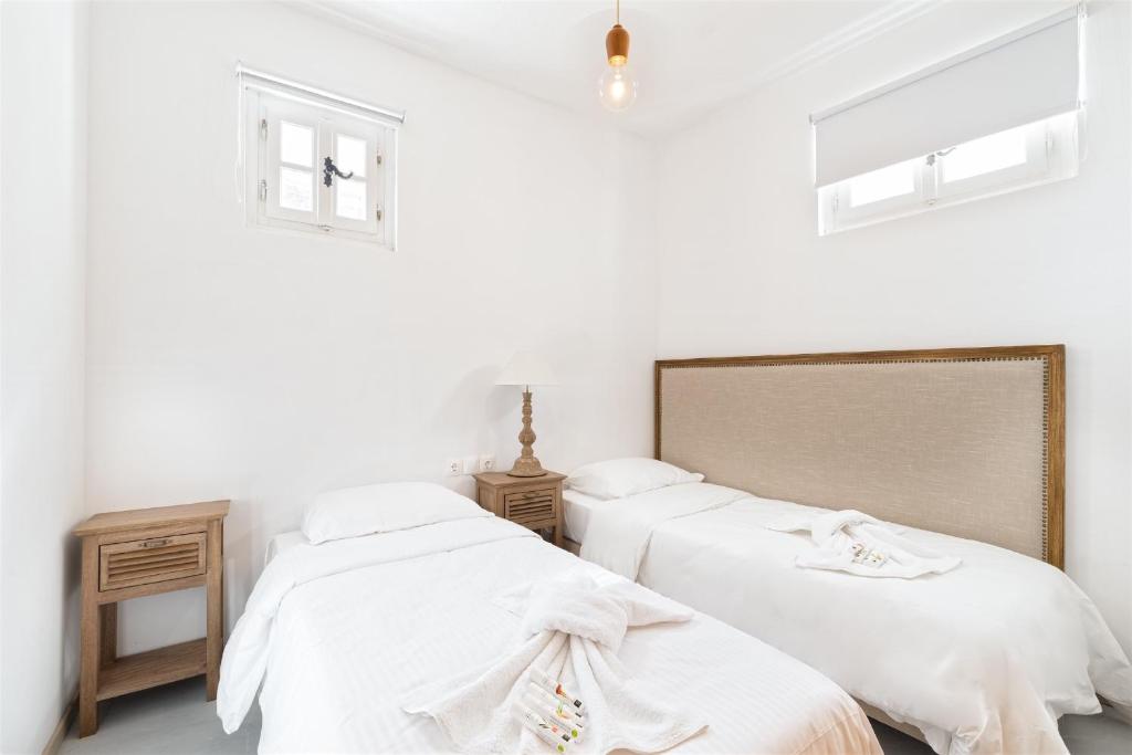 Postel nebo postele na pokoji v ubytování Syros village suites