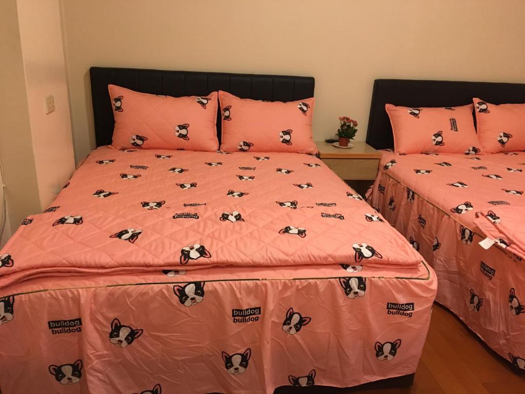 Postel nebo postele na pokoji v ubytování Hong Guo Homestay