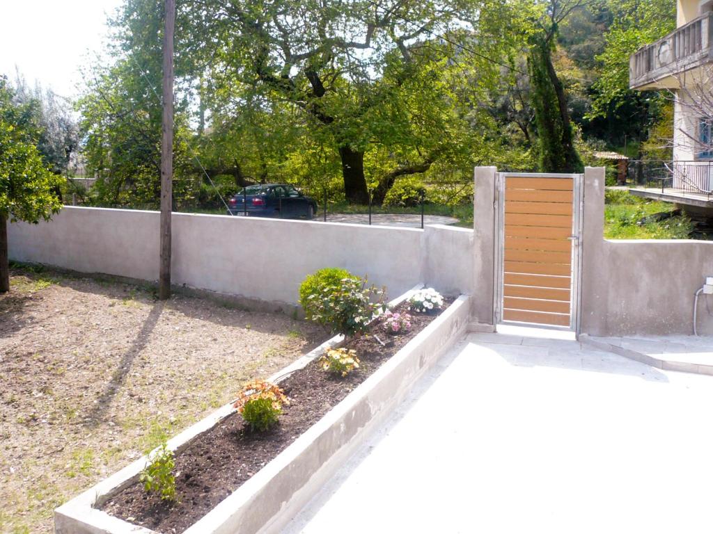 Ogród w obiekcie Lefkada Family friendly house with parking ,yard