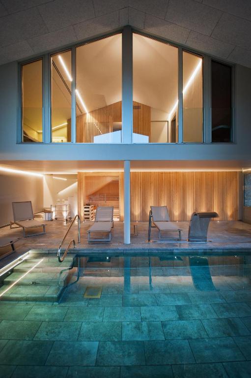 Bazén v ubytování Mas Falgarona Hotel Boutique & SPA nebo v jeho okolí
