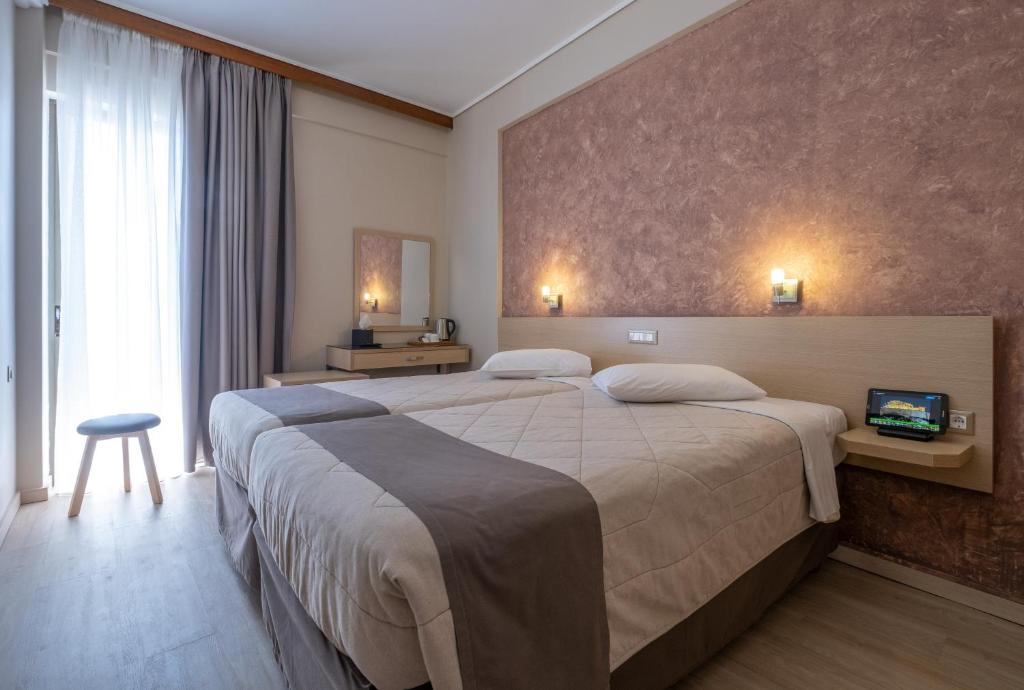 Postel nebo postele na pokoji v ubytování Acropolis View Hotel
