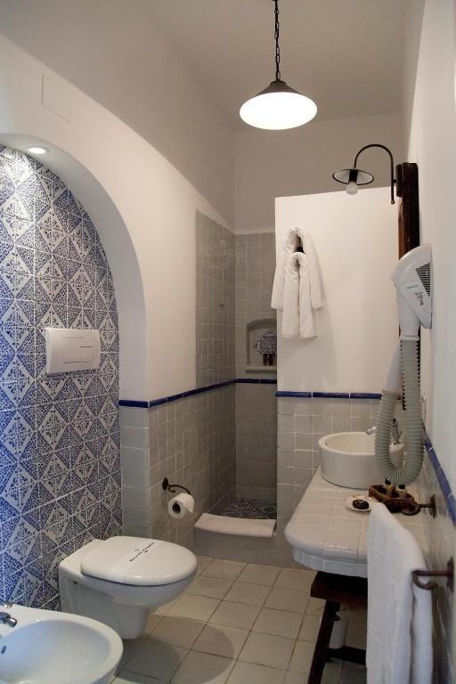 Koupelna v ubytování Quartara Boutique Hotel
