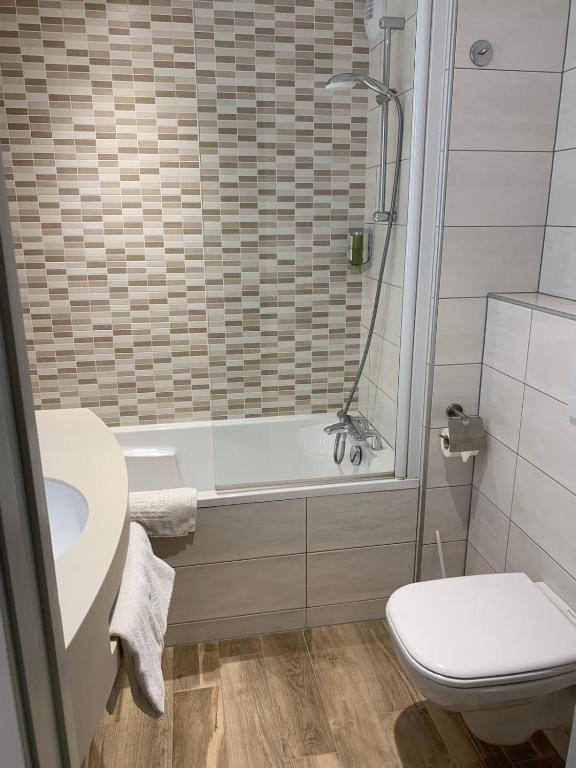 Koupelna v ubytování Hôtel Le Ménestrel