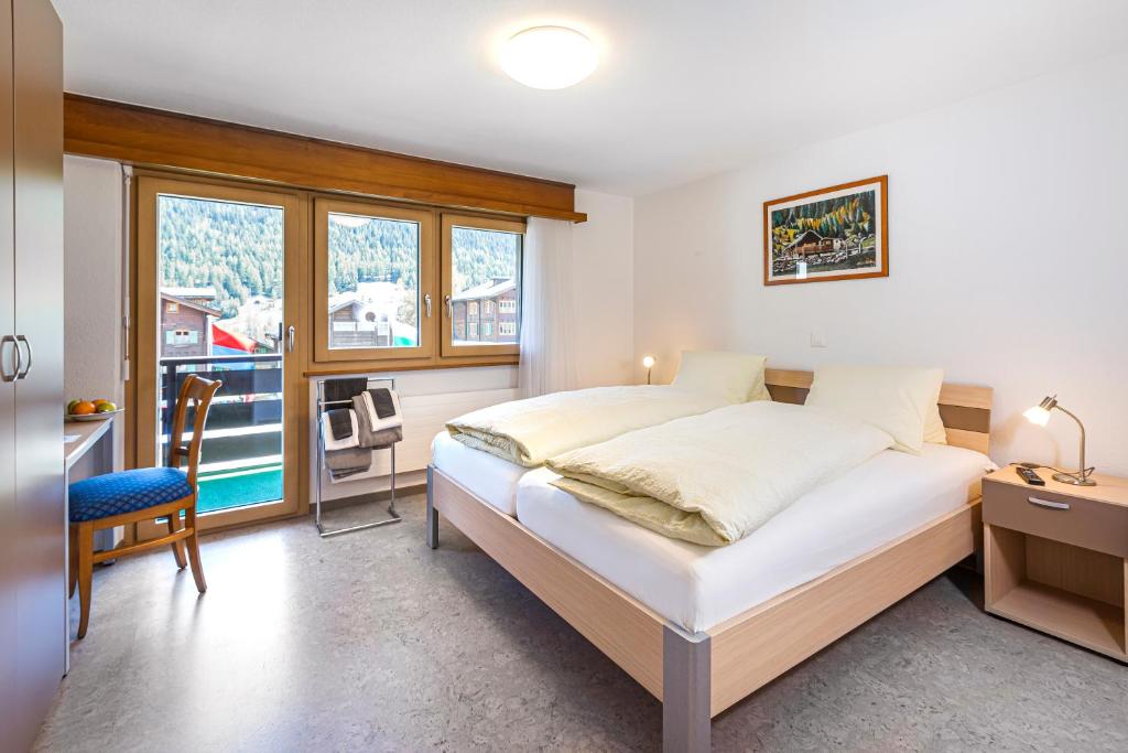 Postel nebo postele na pokoji v ubytování Hotel Blinnenhorn