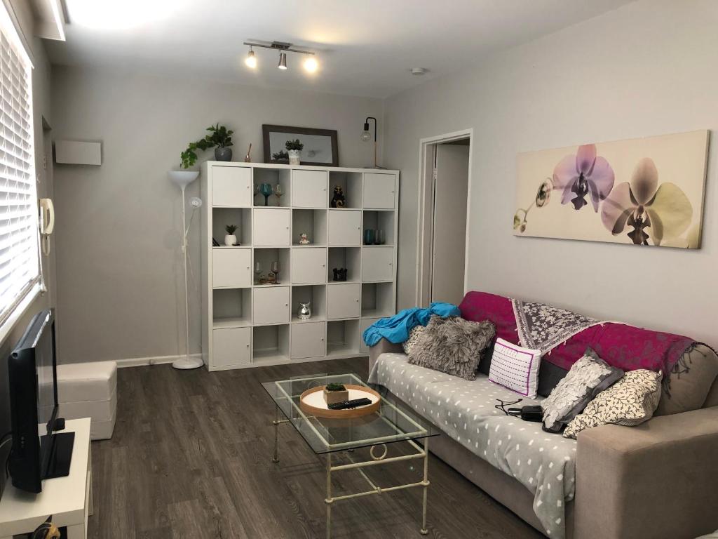 1 Bedroom Unit in Heart of Elsternwick - One-Bedroom Apartment