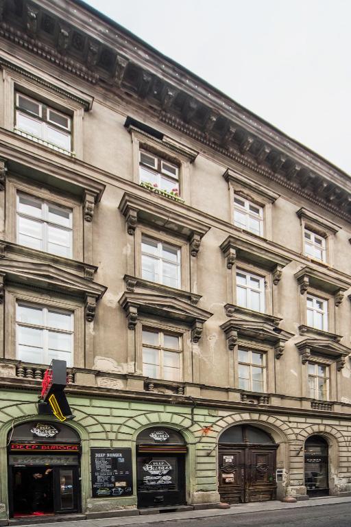 Budova, v ktorej sa apartmán nachádza
