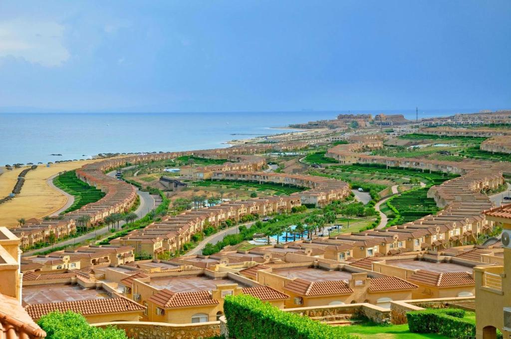 an aerial view of a resort with the ocean at Twin House in Telal in Ain Sokhna