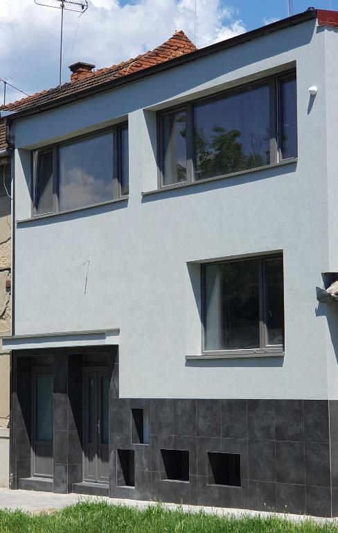 Budova, v ktorej sa apartmán nachádza