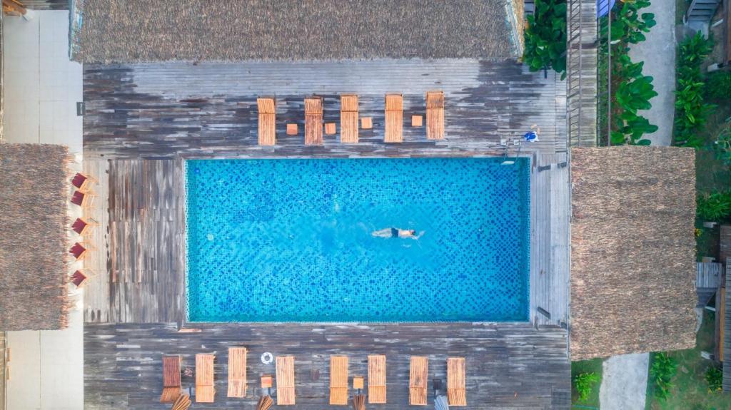 Bazén v ubytování Jungle Koh Kood Resort nebo v jeho okolí