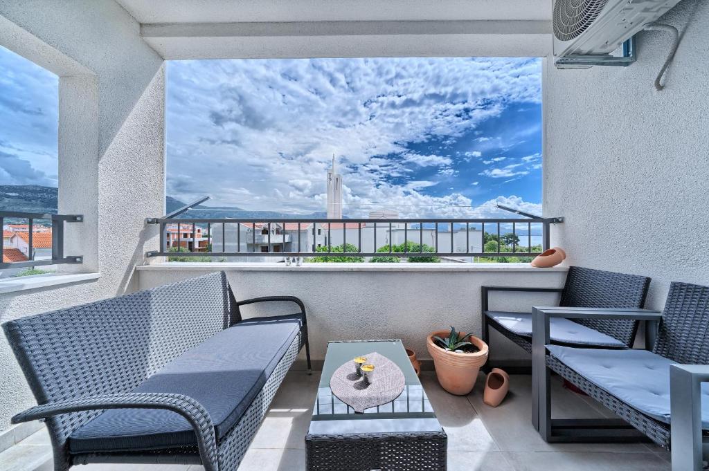 Posedenie v ubytovaní Modern apartments with sea view 150 meters to beach
