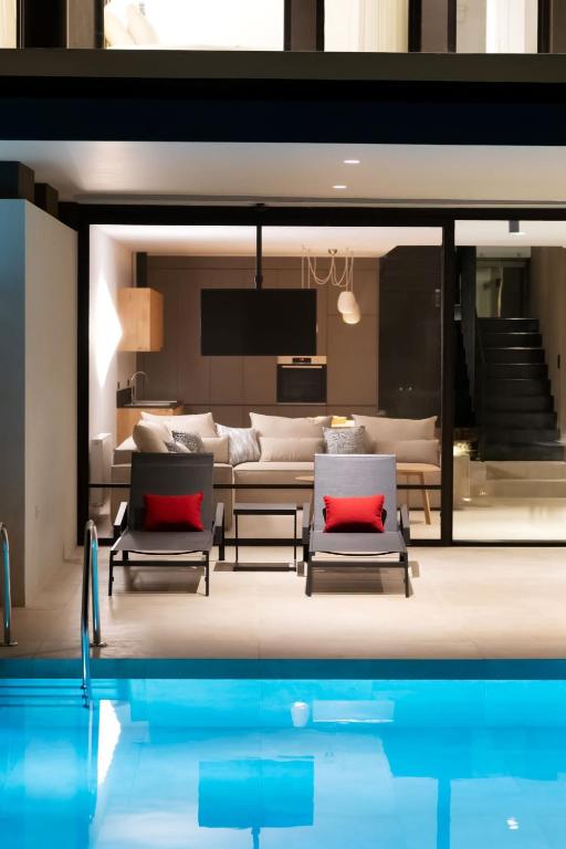 Bazén v ubytování Amantes Villas and Suites nebo v jeho okolí