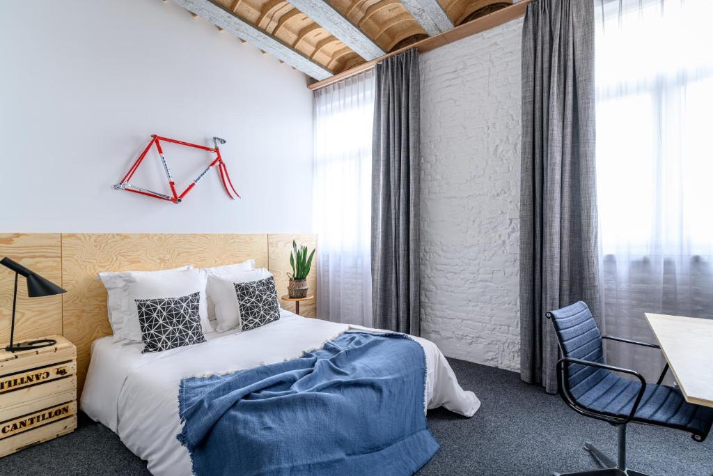 Postel nebo postele na pokoji v ubytování Hotel La Grande Cloche