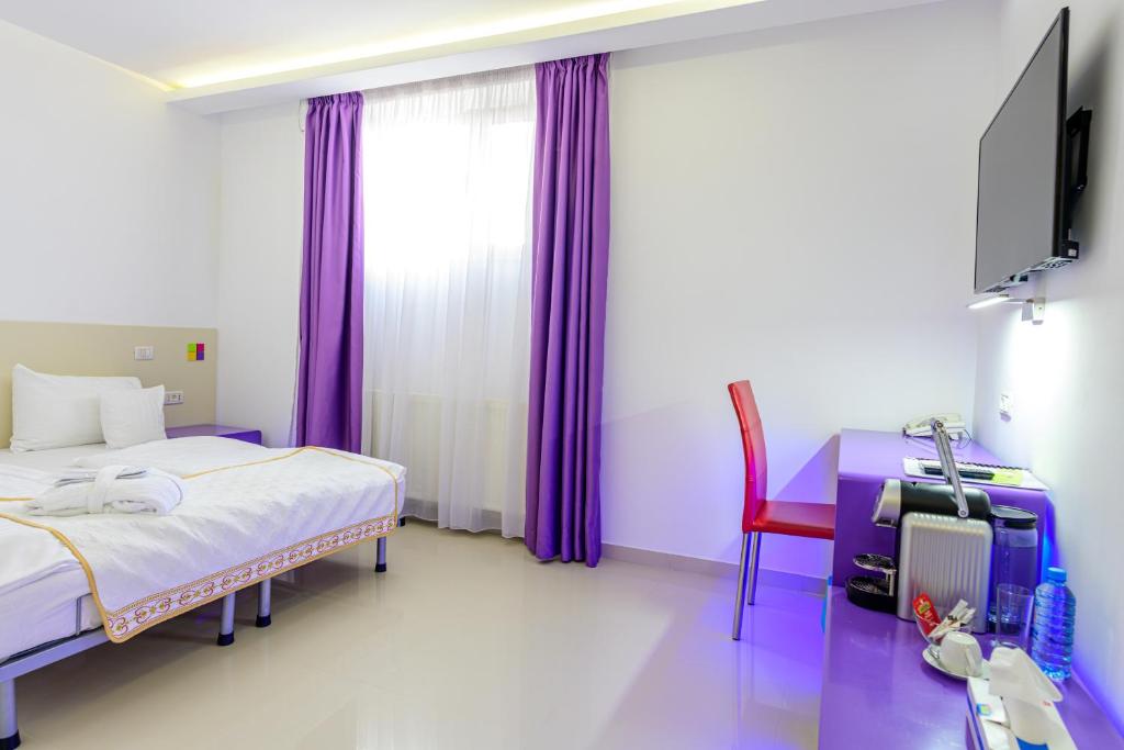 TV a/nebo společenská místnost v ubytování Hotel Christina Plus