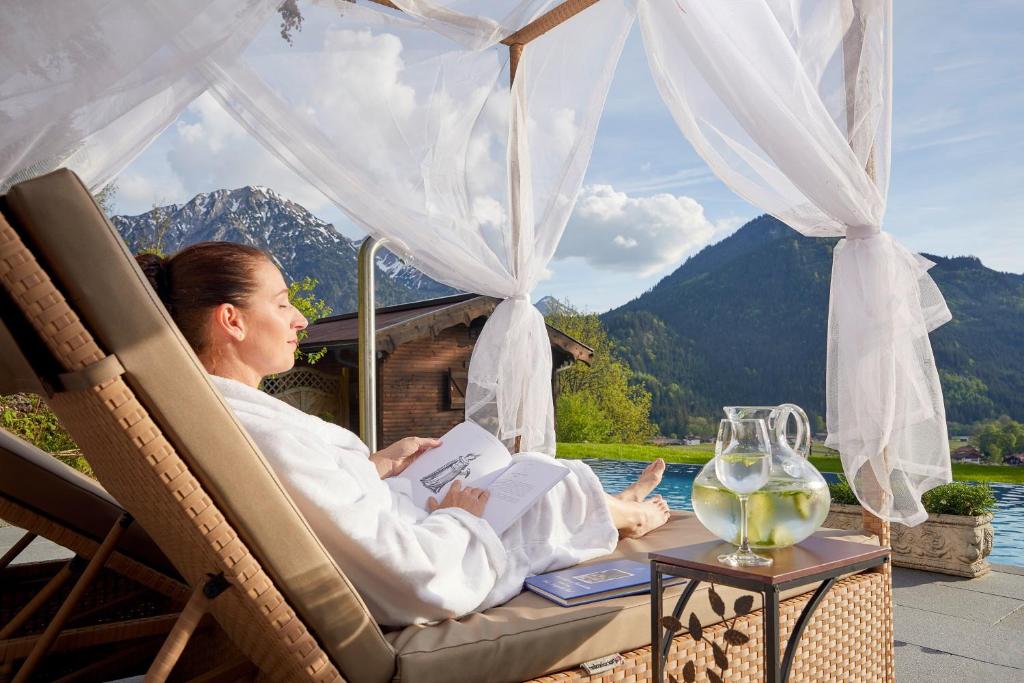 Nespecifikovaný výhled na hory nebo výhled na hory při pohledu z hotelu