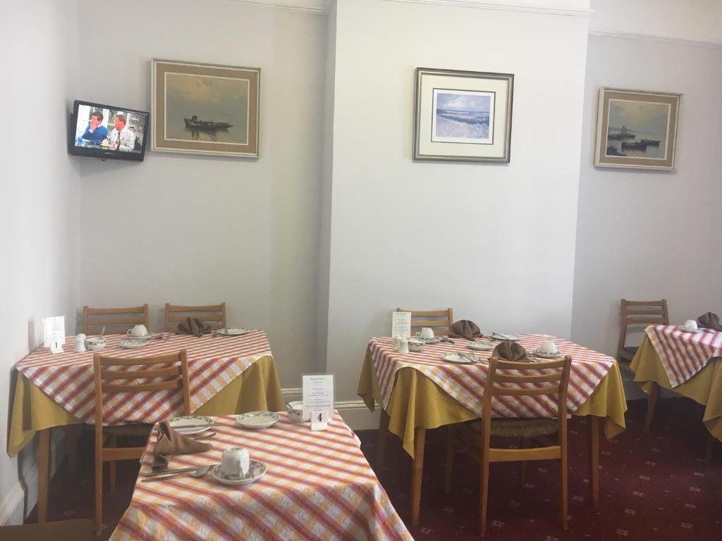 TV a/nebo společenská místnost v ubytování Avoca Villa Guest House