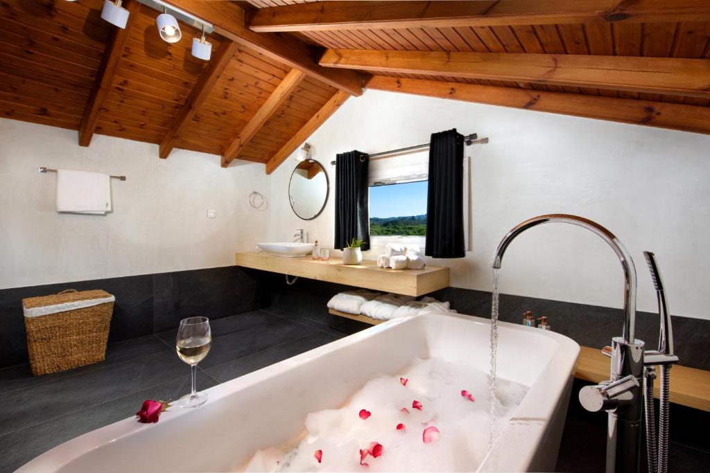 Koupelna v ubytování Corfu Seaview Maisonette - Sopra il Mare