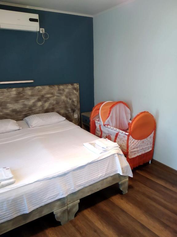 Postel nebo postele na pokoji v ubytování Hotel Kutaisi Globus