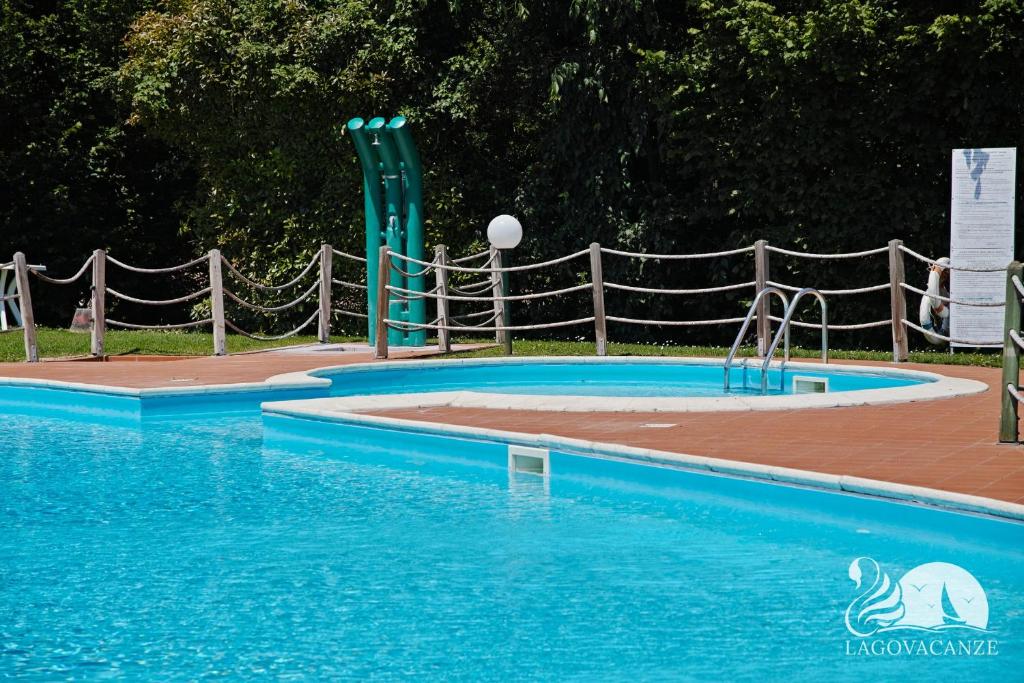 Bazén v ubytovaní Vista Lago alebo v jeho blízkosti