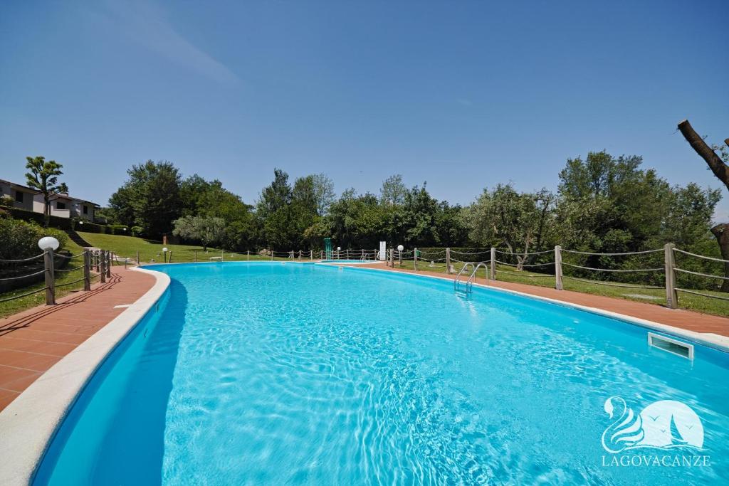 Bazén v ubytovaní Vista Lago alebo v jeho blízkosti